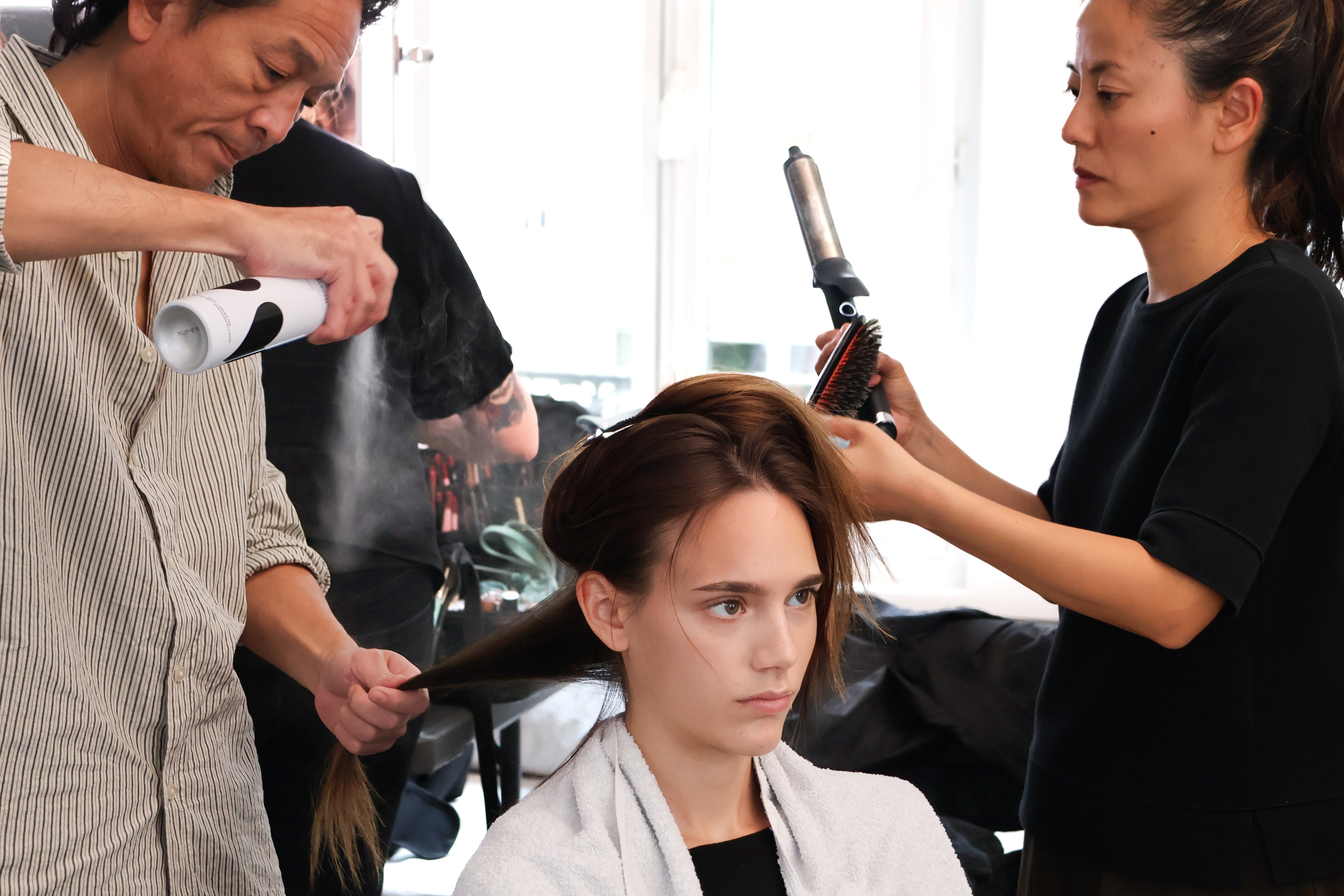 Backstage Paris Fashion Week: Präzision im Detail